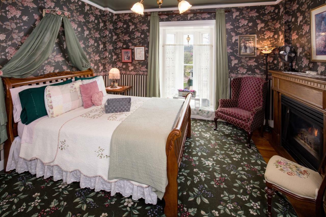 The Steamboat House Bed and Breakfast Galena Esterno foto