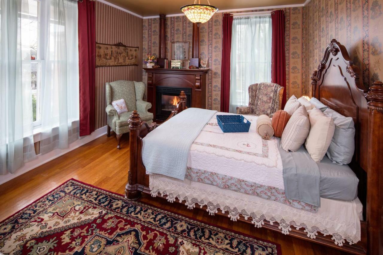 The Steamboat House Bed and Breakfast Galena Esterno foto